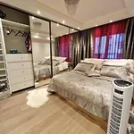 Sentral Modern Design Med 2 Soverom, Gratis Parkering *