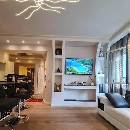 Sentral Modern Design Med 2 Soverom, Gratis Parkering Apartment