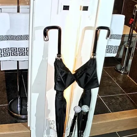 Sentral Modern Design Med 2 Soverom, Gratis Parkering Apartament *