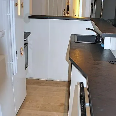 Sentral Modern Design Med 2 Soverom, Gratis Parkering *