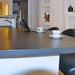 Sentral Modern Design Med 2 Soverom, Gratis Parkering Apartman *